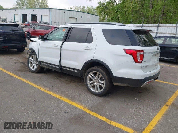 2017 Ford Explorer XLT z VIN 1FM5K8D8XHGC84301, wystawiony jako IAAI lot #42270431 z przebiegiem Nie podano mil oraz . Historia ofert i sprzedaży dostępna na DreamBid. Obrazek 3.