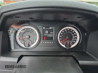 2022 Ram 1500 Express z VIN 1C6RR7FT1NS172483, wystawiony jako IAAI lot #42573220 z przebiegiem 27 583 mil mil oraz . Historia ofert i sprzedaży dostępna na DreamBid. Obrazek 1.