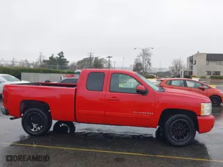 2008 Chevrolet Silverado 1500 LT w/1LT with VIN 1GCEC19018Z330212, listed as a IAAI auction lot 41559488 with 296,792 mi miles. Bid and sale history available at carsss.com. Image 13.