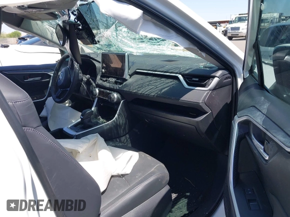 2025 Toyota RAV4 XLE Premium with VIN 2T3C1RFV8SW386490, listed as a IAAI auction lot 42562230 with 3,128 mi miles and . Bid and sale history available at DreamBid. Image 5.