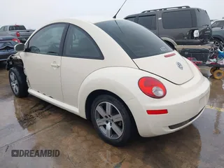 2006 Volkswagen New Beetle Coupe with VIN 3VWRR31C66M423272, listed as a IAAI auction lot 41435736 with 133,042 mi miles. Bid and sale history available at carsss.com. Image 3.