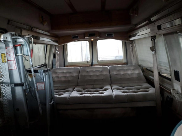 1992 Ford Econoline Cargo z VIN 1FDEE14H7NHA94279, wystawiony jako Copart lot #82831194 z przebiegiem Nie podano mil oraz Czysty tytuł • Clean title. Historia ofert i sprzedaży dostępna na DreamBid. Obrazek 10.