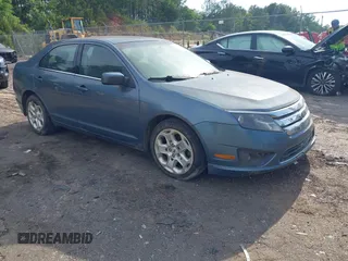 2011 Ford Fusion SE with VIN 3FAHP0HA7BR105901, listed as a IAAI auction lot 42152730 with 151,675 mi miles. Bid and sale history available at carsss.com. Image 1.