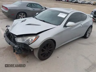 2013 Hyundai Genesis Coupe Track z VIN KMHHU6KJ6DU083587, wystawiony jako IAAI lot #42307625 z przebiegiem 135 247 mil mil oraz . Historia ofert i sprzedaży dostępna na DreamBid. Obrazek 2.