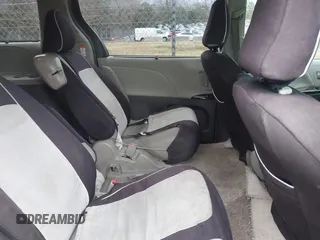 2017 Toyota Sienna XLE Auto Access Seat with VIN 5TDYZ3DC9HS818821, listed as a IAAI auction lot 41505304 with 74,295 mi miles. Bid and sale history available at carsss.com. Image 8.