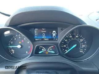 2017 Ford Escape SE z VIN 1FMCU9G9XHUE08239, wystawiony jako IAAI lot #42326698 z przebiegiem 96 471 mil mil oraz . Historia ofert i sprzedaży dostępna na DreamBid. Obrazek 7.