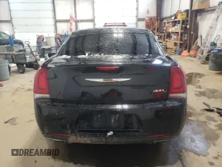 2015 Chrysler 300 S z VIN 2C3CCABG9FH845376, wystawiony jako Copart lot #59557465 z przebiegiem 139 110 mil mil oraz Szkoda całkowita • Salvage title. Historia ofert i sprzedaży dostępna na DreamBid. Obrazek 6.
