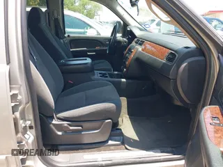 2007 Chevrolet Suburban LT with VIN 1GNFK16327J350303, listed as a IAAI auction lot 42413524 with 215,353 mi miles and . Bid and sale history available at DreamBid. Image 5.