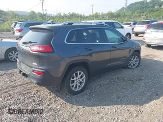 2016 Jeep Cherokee Altitude with VIN 1C4PJMCB0GW262916, listed as a IAAI auction lot 42392735 with 29,162 mi miles and . Bid and sale history available at DreamBid. Image 4.