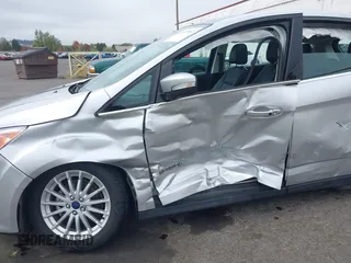 2014 Ford C-Max SEL z VIN 1FADP5BU7EL511677, wystawiony jako IAAI lot #40554962 z przebiegiem 63 031 mil mil oraz . Historia ofert i sprzedaży dostępna na DreamBid. Obrazek 6.