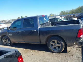 2016 Ram 1500 Express z VIN 1C6RR6KG8GS389924, wystawiony jako IAAI lot #40887357 z przebiegiem 140 327 mil mil oraz . Historia ofert i sprzedaży dostępna na DreamBid. Obrazek 14.
