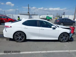 2020 Toyota Camry SE z VIN 4T1G11AK2LU970118, wystawiony jako IAAI lot #41950188 z przebiegiem 11 171 mil mil oraz . Historia ofert i sprzedaży dostępna na DreamBid. Obrazek 14.