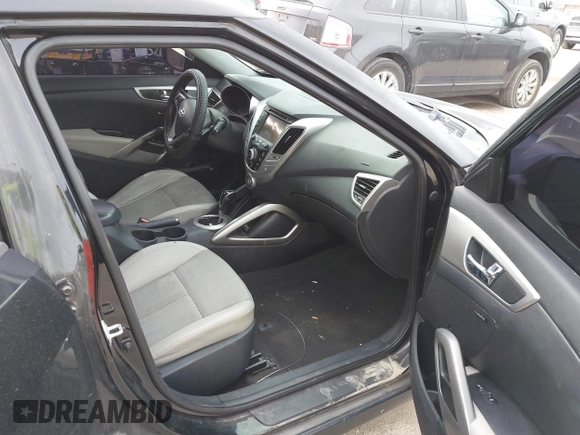 2013 Hyundai Veloster w/Black Int z VIN KMHTC6ADXDU149793, wystawiony jako IAAI lot #41537953 z przebiegiem 117 635 mil mil oraz . Historia ofert i sprzedaży dostępna na DreamBid. Obrazek 5.