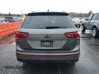 2024 Volkswagen Tiguan SE R-Line Black with VIN 3VV8B7AX8RM141105, listed as a IAAI auction lot 40923212 with 2,698 mi miles and . Bid and sale history available at DreamBid. Image 16.