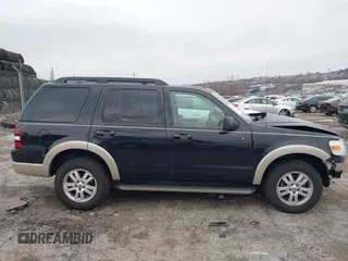 2010 Ford Explorer Eddie Bauer z VIN 1FMEU7EE1AUA40956, wystawiony jako IAAI lot #41353217 z przebiegiem 114 209 mil mil oraz . Historia ofert i sprzedaży dostępna na DreamBid. Obrazek 14.