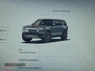2023 Rivian R1S Adventure z VIN 7PDSGABA5PN010593, wystawiony jako Copart lot #52508835 z przebiegiem 16 962 mil mil oraz Szkody całkowita. Historia ofert i sprzedaży dostępna na DreamBid. Obrazek 9.