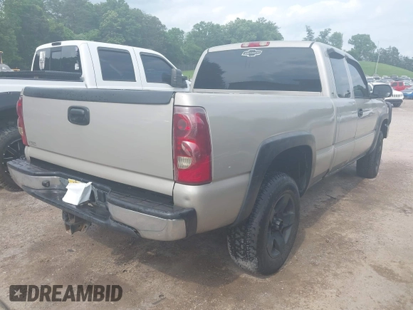 2005 Chevrolet Silverado 1500 Z71 z VIN 1GCEK19B95E162682, wystawiony jako IAAI lot #42270833 z przebiegiem 180 741 mil mil oraz . Historia ofert i sprzedaży dostępna na DreamBid. Obrazek 4.