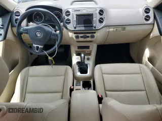 2017 Volkswagen Tiguan S z VIN WVGAV7AX7HK009929, wystawiony jako Copart lot #52893595 z przebiegiem 88 659 mil mil oraz Czysty tytuł • Clean title. Historia ofert i sprzedaży dostępna na DreamBid. Obrazek 10.