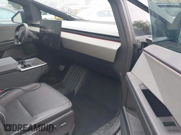 2024 Tesla Cybertruck с VIN 7G2CEHED6RA048460, выставлен на аукционе IAAI как лот 42433721 с пробегом 8 019 миль миль и . История ставок и продаж доступна на DreamBid. Изображение 5.