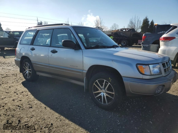 2000 Subaru Forester S with VIN JF1SF6557YH720199, listed as a Copart auction lot 42258175 with 134,800 mi miles and Salvage Title. Bid and sale history available at carsss.com. Image 4.