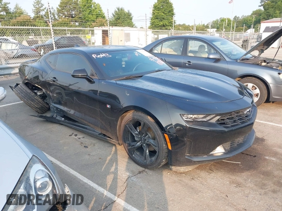 2020 Chevrolet Camaro 1LT z VIN 1G1FB1RS6L0103886, wystawiony jako IAAI lot #42402884 z przebiegiem 61 304 mil mil oraz . Historia ofert i sprzedaży dostępna na DreamBid. Obrazek 1.