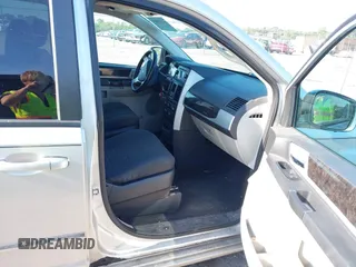 2009 Dodge Grand Caravan SXT z VIN 2D8HN54189R671683, wystawiony jako IAAI lot #42350455 z przebiegiem 220 306 mil mil oraz . Historia ofert i sprzedaży dostępna na DreamBid. Obrazek 5.