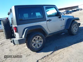 2016 Jeep Wrangler Rubicon z VIN 1C4BJWCGXGL307542, wystawiony jako IAAI lot #41407411 z przebiegiem 124 749 mil mil oraz . Historia ofert i sprzedaży dostępna na DreamBid. Obrazek 4.