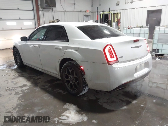 2016 Chrysler 300 with VIN 2C3CCAGG7GH171013, listed as a IAAI auction lot 41531620 with 92,134 mi miles. Bid and sale history available at carsss.com. Image 3.