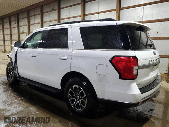 2024 Ford Expedition XLT with VIN 1FMJU1H84REA47391, listed as a Copart auction lot 43958465 with 25,182 mi miles and Clean Title. Bid and sale history available at carsss.com. Image 2.