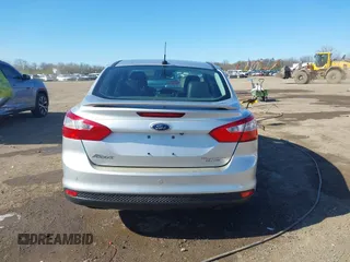 2014 Ford Focus Titanium with VIN 1FADP3J28EL354505, listed as a IAAI auction lot 42025966 with 104,868 mi miles. Bid and sale history available at carsss.com. Image 17.