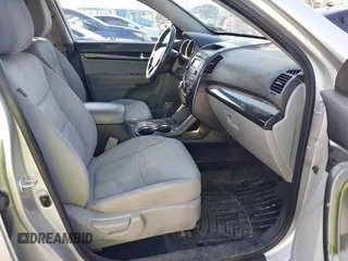 2011 Kia Sorento LX with VIN 5XYKTDA24BG079158, listed as a IAAI auction lot 42142191 with 191,687 mi miles. Bid and sale history available at carsss.com. Image 5.