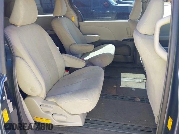 2014 Toyota Sienna L with VIN 5TDZK3DC2ES493997, listed as a IAAI auction lot 41996586 with 192,297 mi miles. Bid and sale history available at carsss.com. Image 8.