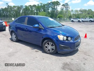 2012 Chevrolet Sonic LT z VIN 1G1JC5SHXC4199768, wystawiony jako IAAI lot #42240216 z przebiegiem 15 518 mil mil oraz . Historia ofert i sprzedaży dostępna na DreamBid. Obrazek 1.