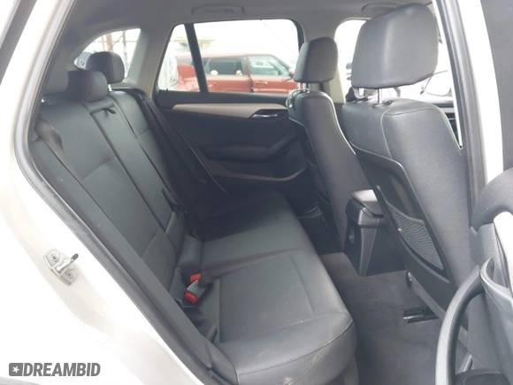 2015 BMW X1 sDrive28i with VIN WBAVM1C53FV318663, listed as a IAAI auction lot 41711526 with 182,204 mi miles. Bid and sale history available at carsss.com. Image 8.