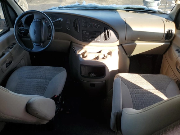 2002 Ford Econoline Passenger XL с VIN 1FBSS31L52HA44517, выставлен на аукционе Copart как лот 42819185 с пробегом 148 064 миль миль и На запчасти • Non repairable. История ставок и продаж доступна на DreamBid. Изображение 8.