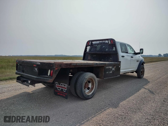 2014 Ram 5500 Tradesman z VIN 3C7WRNFLXEG225885, wystawiony jako Copart lot #77276374 z przebiegiem 184 703 mil mil oraz Czysty tytuł • Clean title. Historia ofert i sprzedaży dostępna na DreamBid. Obrazek 4.