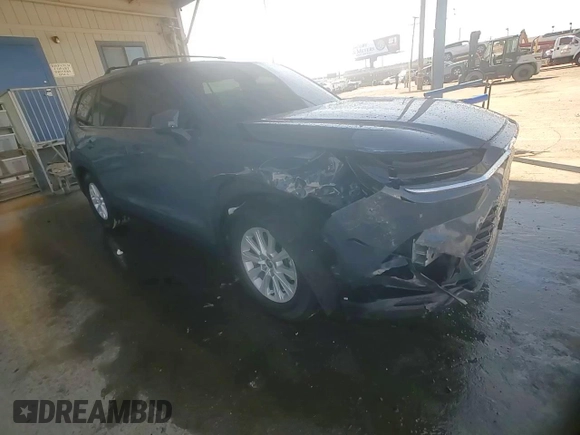 2024 Toyota Highlander XLE with VIN 5TDAAAA58RS013686, listed as a Copart auction lot 52045785 with 11,857 mi miles and Salvage title. Bid and sale history available at DreamBid. Image 11.