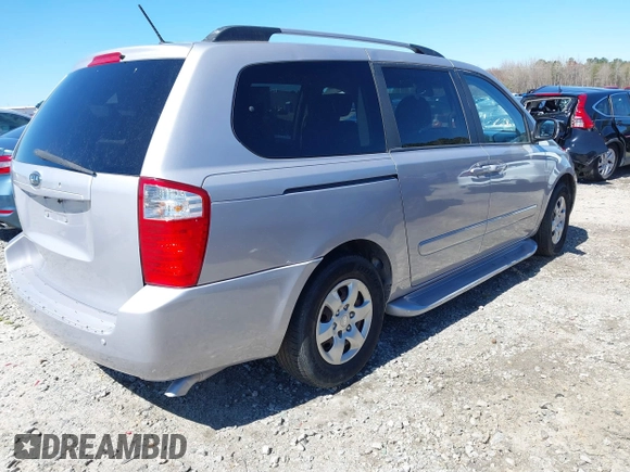 2009 Kia Sedona LX with VIN KNDMB233496315780, listed as a IAAI auction lot 41849241 with 174,224 mi miles. Bid and sale history available at carsss.com. Image 4.