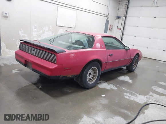 1983 Pontiac Firebird z VIN 1G2AW87H3DN205080, wystawiony jako IAAI lot #41603586 z przebiegiem 83 350 mil mil oraz . Historia ofert i sprzedaży dostępna na DreamBid. Obrazek 4.