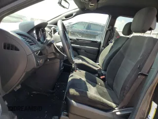 2017 Dodge Grand Caravan SE Plus z VIN 2C4RDGBG3HR586550, wystawiony jako Copart lot #55809465 z przebiegiem 64 382 mil mil oraz Szkoda całkowita • Salvage title. Historia ofert i sprzedaży dostępna na DreamBid. Obrazek 7.