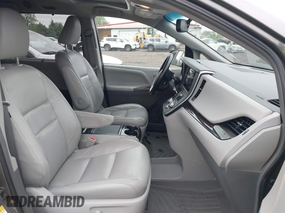2016 Toyota Sienna XLE z VIN 5TDYK3DC3GS714599, wystawiony jako IAAI lot #42240471 z przebiegiem 135 746 mil mil oraz . Historia ofert i sprzedaży dostępna na DreamBid. Obrazek 5.