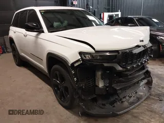 2023 Jeep Grand Cherokee Limited z VIN 1C4RJHBG3PC504354, wystawiony jako IAAI lot #41453411 z przebiegiem 26 942 mil mil oraz . Historia ofert i sprzedaży dostępna na DreamBid. Obrazek 1.