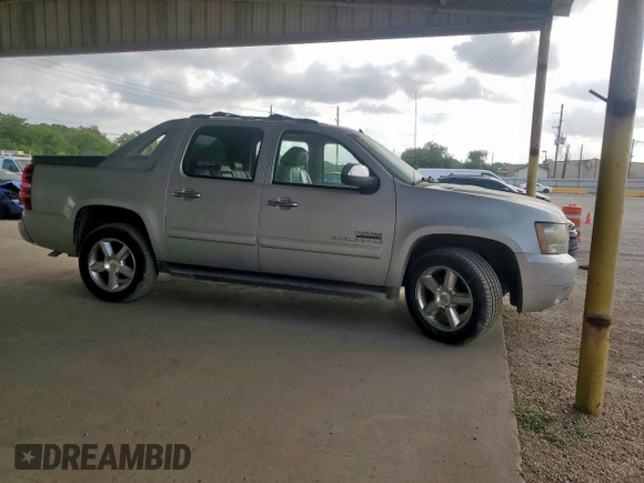 2011 Chevrolet Avalanche LT with VIN 3GNMCFE09BG408510, listed as a Copart auction lot 56491635 with 220,015 mi miles and Clean title. Bid and sale history available at DreamBid. Image 4.