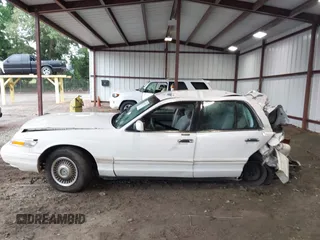 1997 Mercury Grand Marquis GS z VIN 2MELM74W6VX680292, wystawiony jako IAAI lot #42299154 z przebiegiem 208 666 mil mil oraz . Historia ofert i sprzedaży dostępna na DreamBid. Obrazek 13.