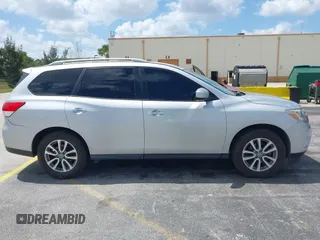 2016 Nissan Pathfinder SV with VIN 5N1AR2MN5GC647848, listed as a IAAI auction lot 42178328 with 155,942 mi miles. Bid and sale history available at carsss.com. Image 13.