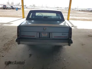 1986 Cadillac DeVille z VIN 1G6CD6982G4356663, wystawiony jako Copart lot #56716825 z przebiegiem 111 583 mil mil oraz Tytuł czysty. Historia ofert i sprzedaży dostępna na DreamBid. Obrazek 6.