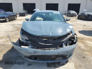 2015 Chrysler 200 S z VIN 1C3CCCBB7FN563423, wystawiony jako Copart lot #57264275 z przebiegiem 106 859 mil mil oraz Szkoda całkowita • Salvage title. Historia ofert i sprzedaży dostępna na DreamBid. Obrazek 5.
