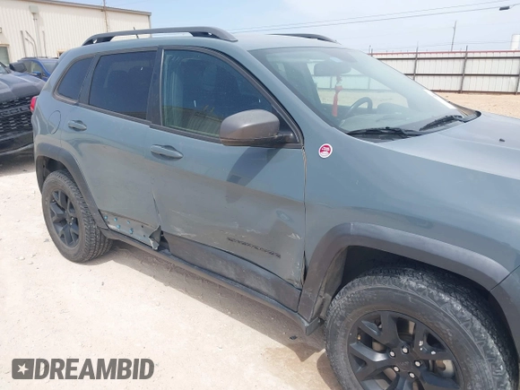 2015 Jeep Cherokee Trailhawk with VIN 1C4PJMBS0FW524479, listed as a IAAI auction lot 41908871 with 118,825 mi miles and . Bid and sale history available at DreamBid. Image 6.