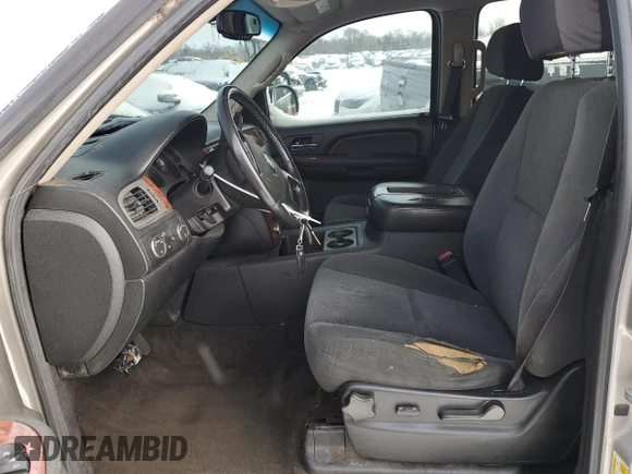 2008 Chevrolet Avalanche 2LT with VIN 3GNFK12398G225050, listed as a Copart auction lot 45964045 with 301,687 mi miles and Clean title. Bid and sale history available at DreamBid. Image 7.