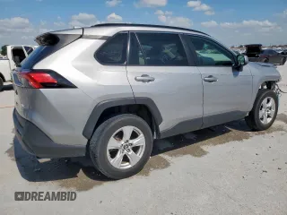 2019 Toyota RAV4 XLE with VIN 2T3W1RFV2KC015887, listed as a Copart auction lot 61869255 with 69,227 mi miles and Clean title. Bid and sale history available at DreamBid. Image 3.
